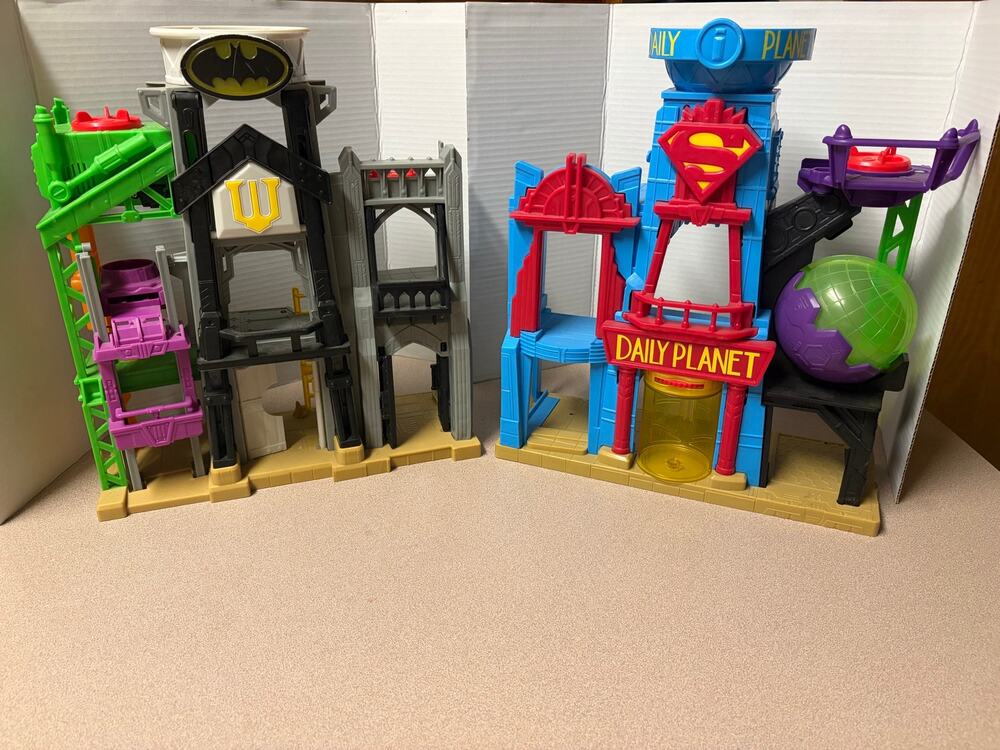 Imaginext Superman Planet Batman Wayne Manor And Batman Gotham City Tower Lot